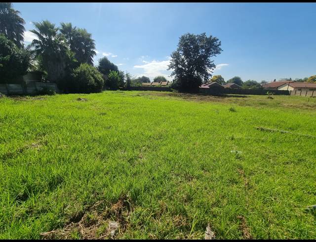 1,060M² VACANT LAND FOR SALE IN FALCON RIDGE